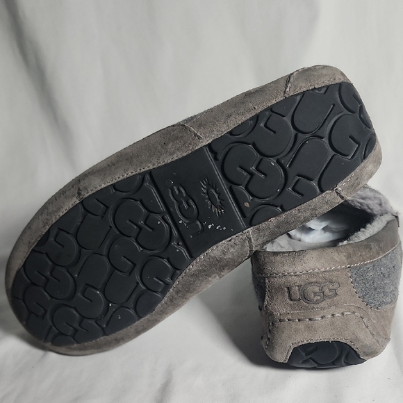 UGG Men's Gray and Tan Slip-On Loafers - Picture 4 of 5